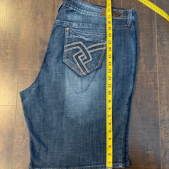 NYC Hydraulic Denim Stretchy Jean Shorts - Picture 5 of 6